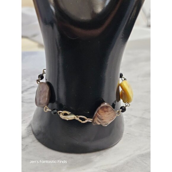 Handcrafted Shell & Glass Bead Bracelet With Lobster Clasp - Picture 4 of 11